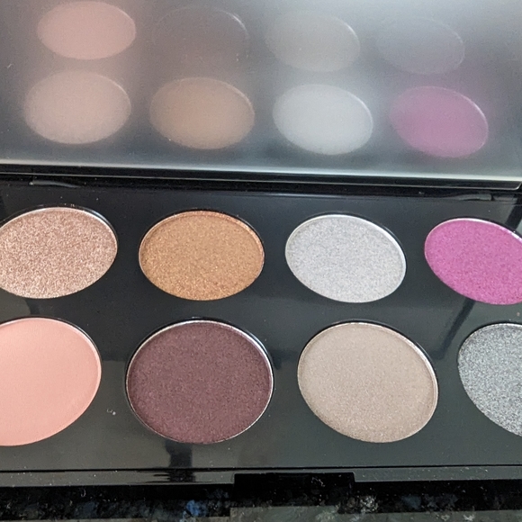 BETTY BOOP™ Bat ‘Em Like Betty Eye Set - Picture 4 of 6